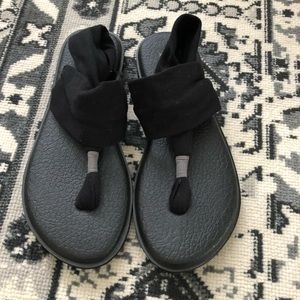Brand new Sanuks yoga mat sandals!!